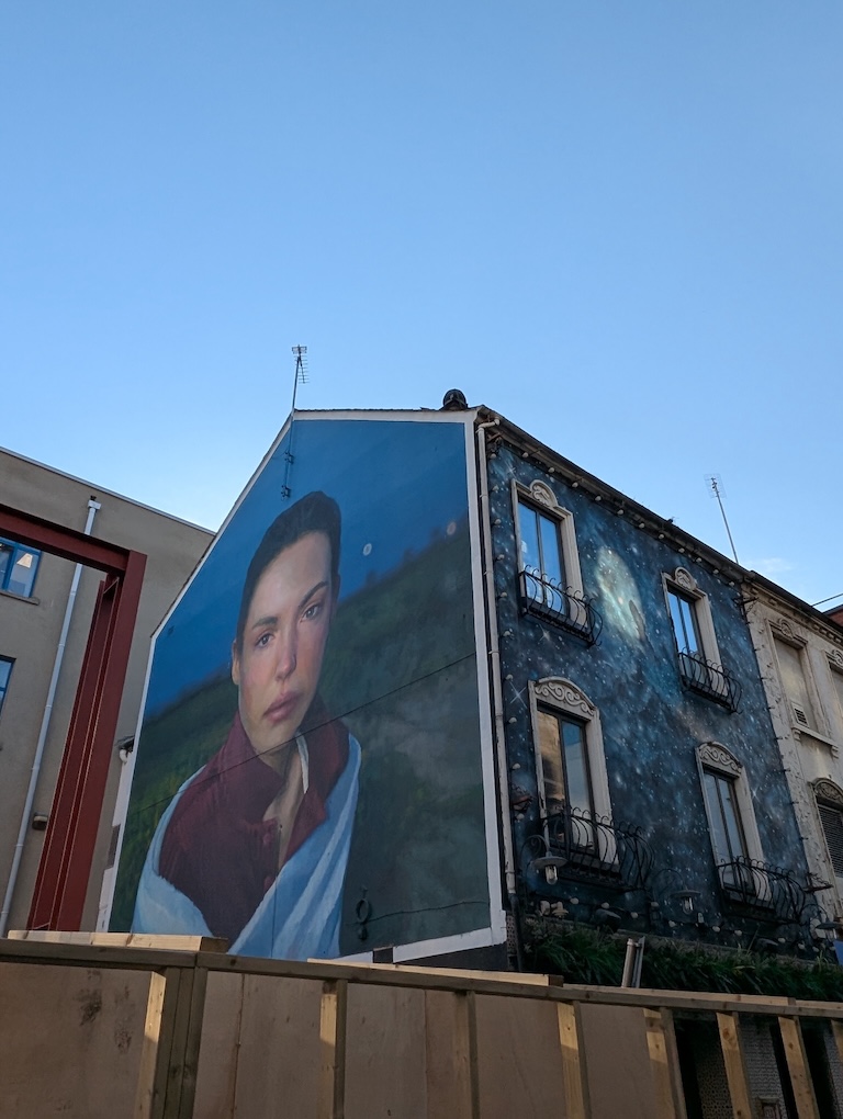 A photo realistic mural.